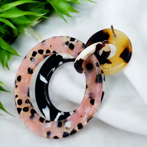 Lele Sadoughi banded hoop earrings Multi Color. Dust bag included - Picture 5 of 6